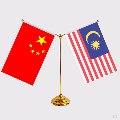 Yaoyang Two Country Meeting Table Flag Stand Y على شكل مع حامل